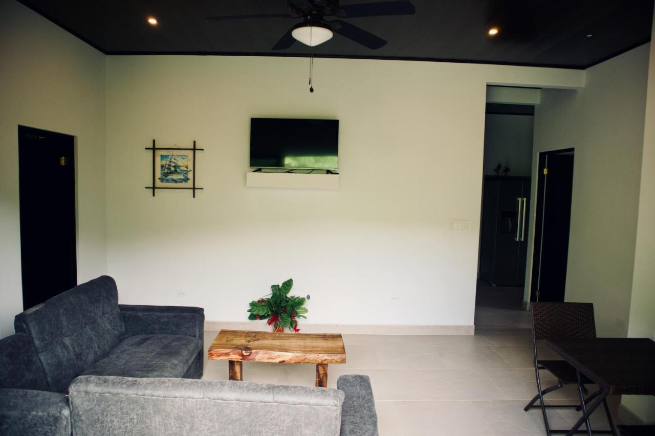 Jungle Home With King Beds -5 Minutes From The Beach อูวีตา ภายนอก รูปภาพ
