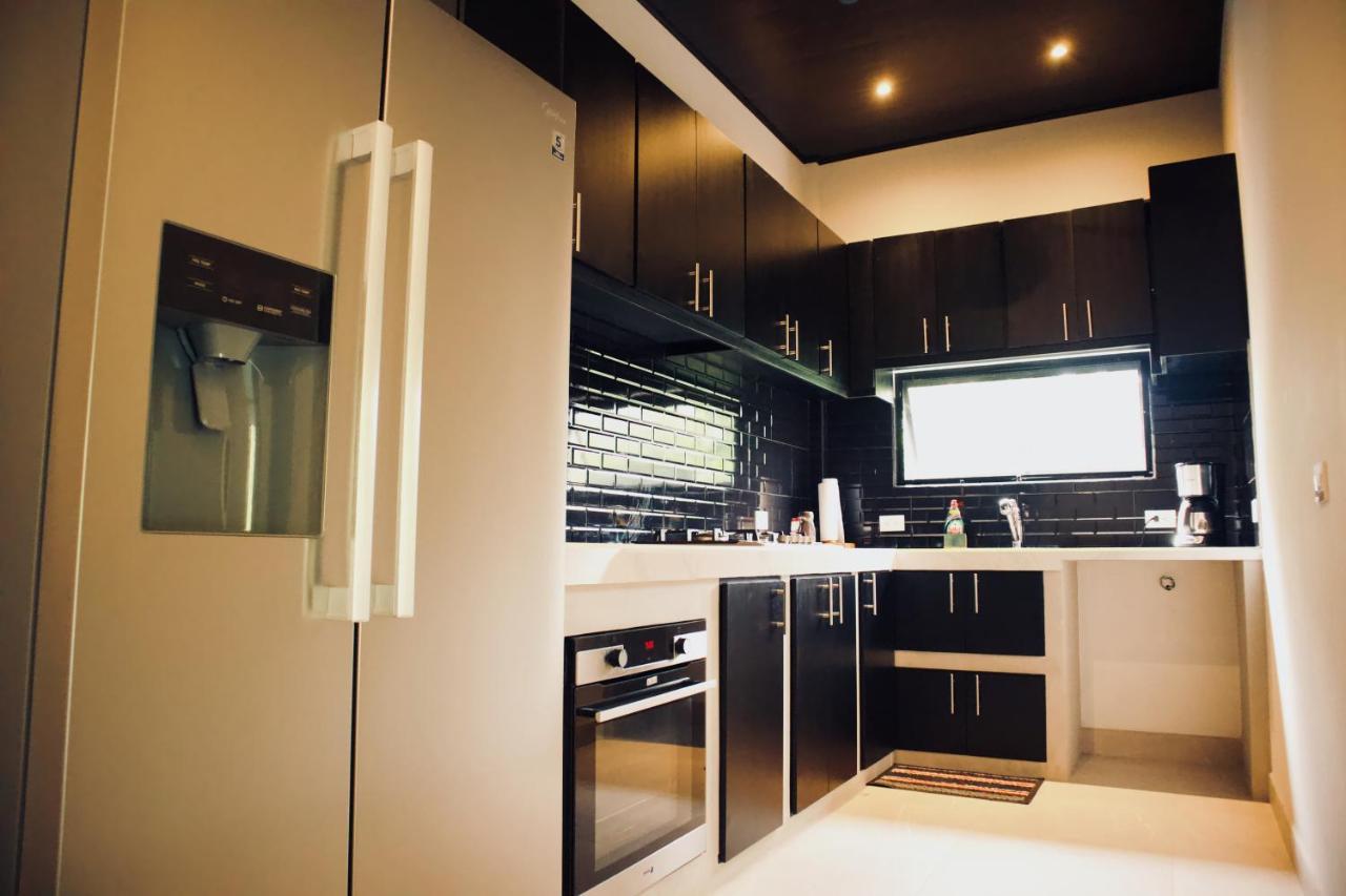 Jungle Home With King Beds -5 Minutes From The Beach อูวีตา ภายนอก รูปภาพ