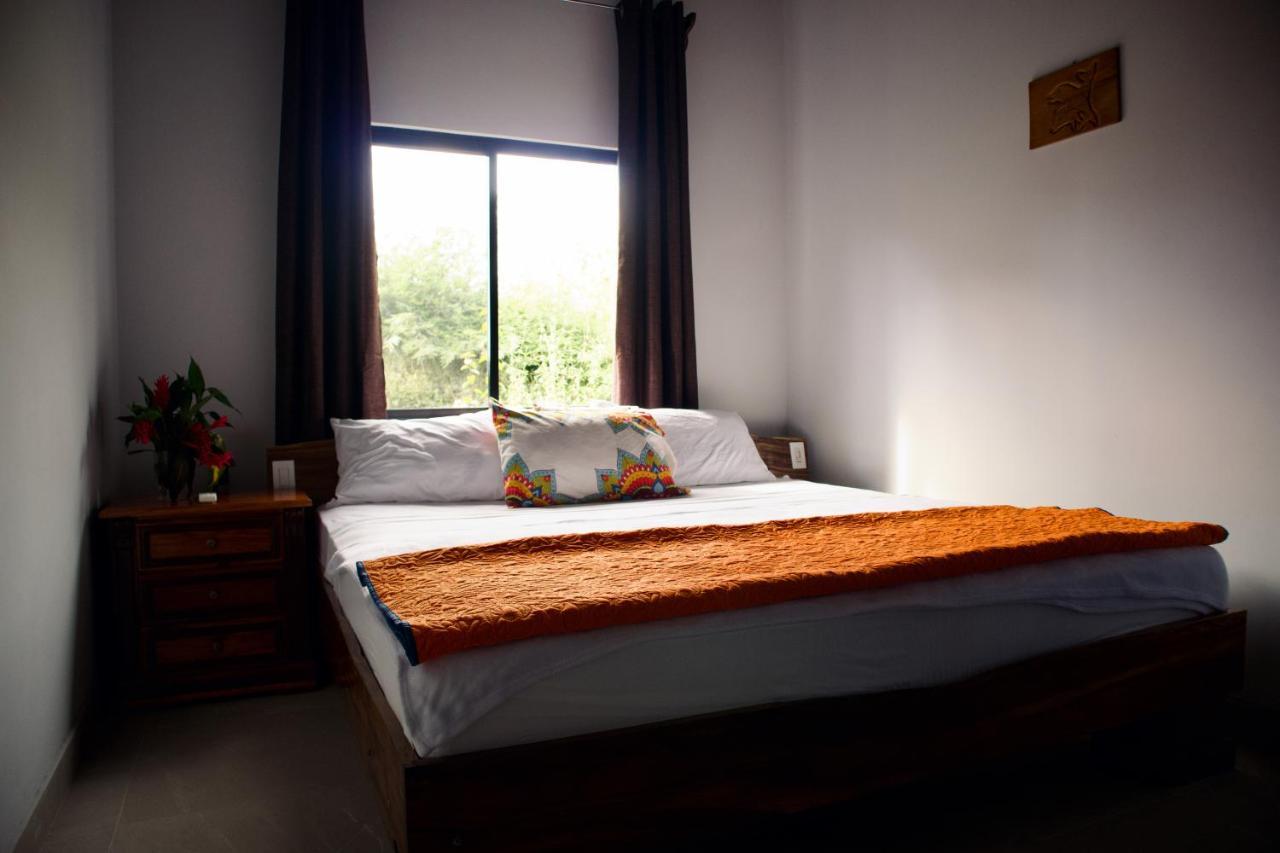 Jungle Home With King Beds -5 Minutes From The Beach อูวีตา ภายนอก รูปภาพ
