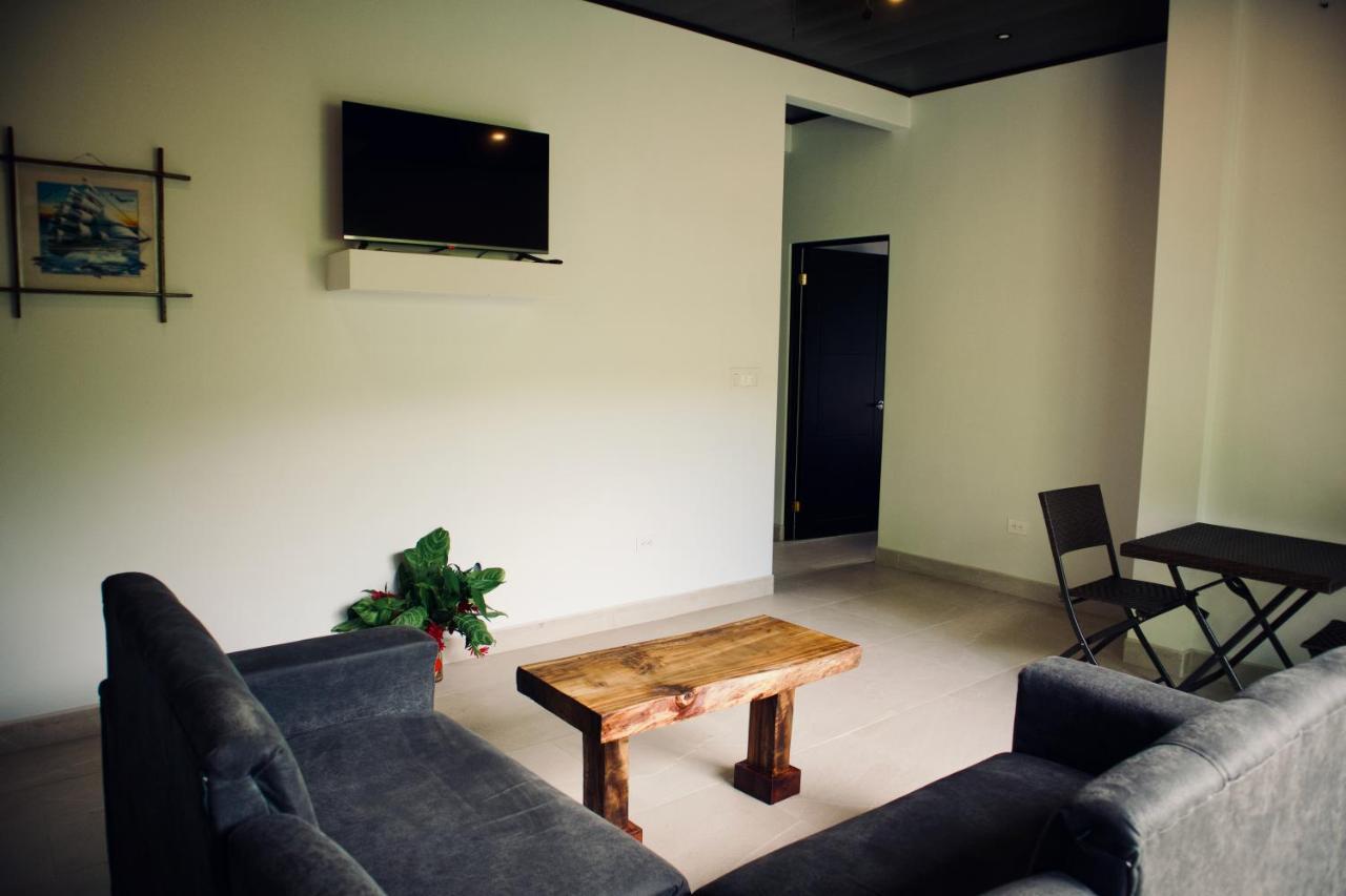 Jungle Home With King Beds -5 Minutes From The Beach อูวีตา ภายนอก รูปภาพ
