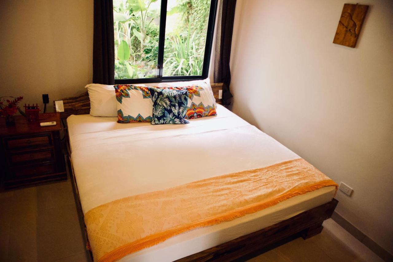 Jungle Home With King Beds -5 Minutes From The Beach อูวีตา ภายนอก รูปภาพ